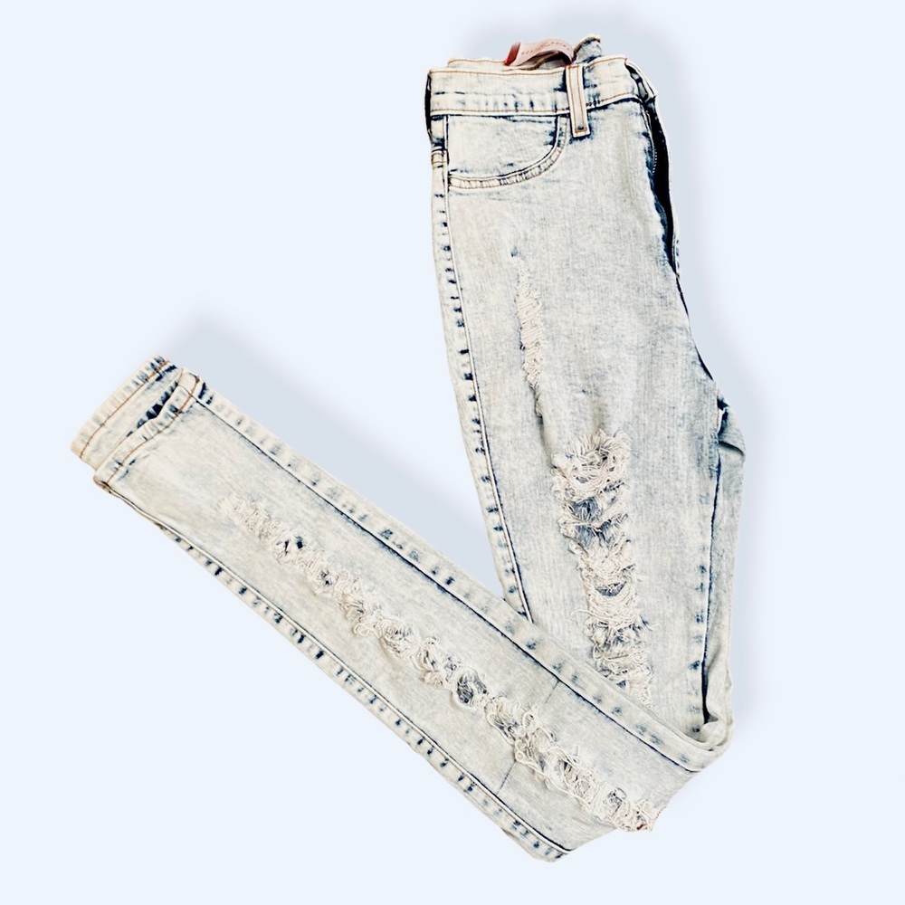 Akira Light wash highwaist distressed ripped jeans